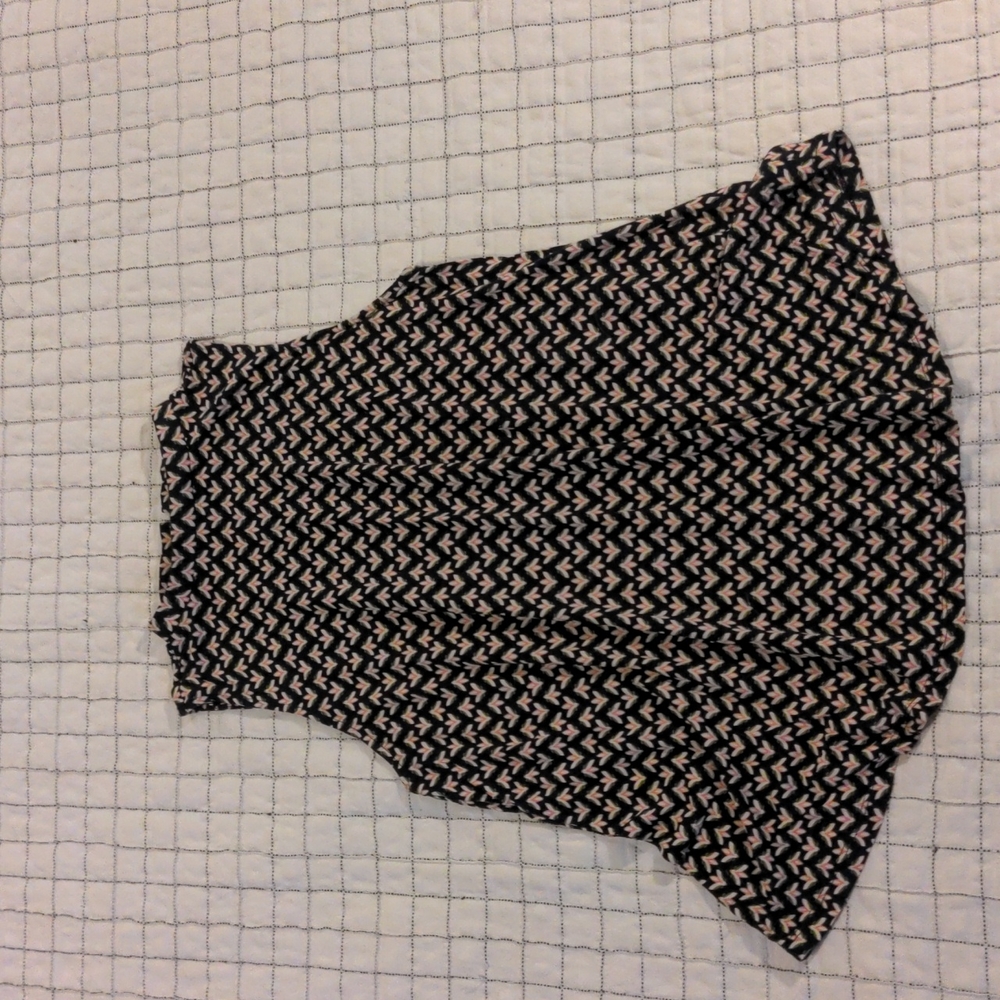 Mockneck sleeveless top in fun pattern